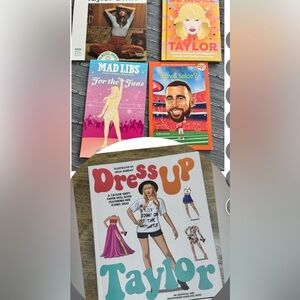 Taylor Swift and Travis Kelce bundle